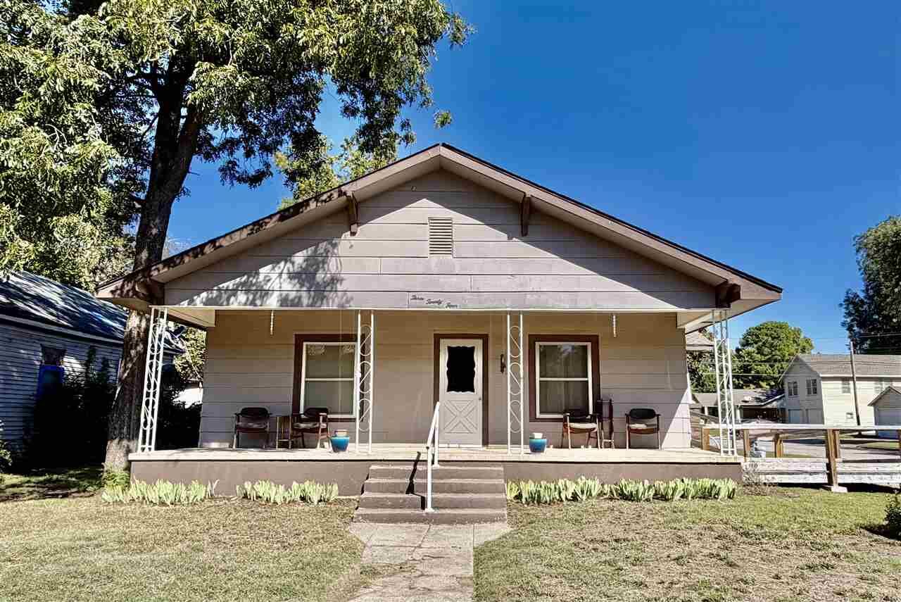 Property Photo:  324 E Bridge Avenue  OK 74631 