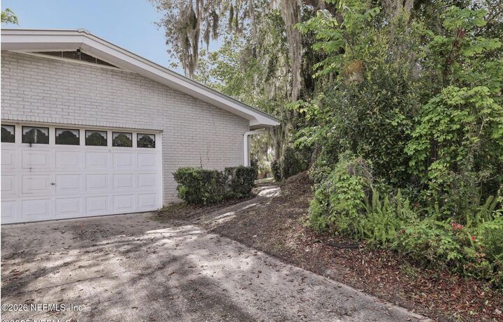 Property Photo:  1800 Laurel Street  FL 32177 