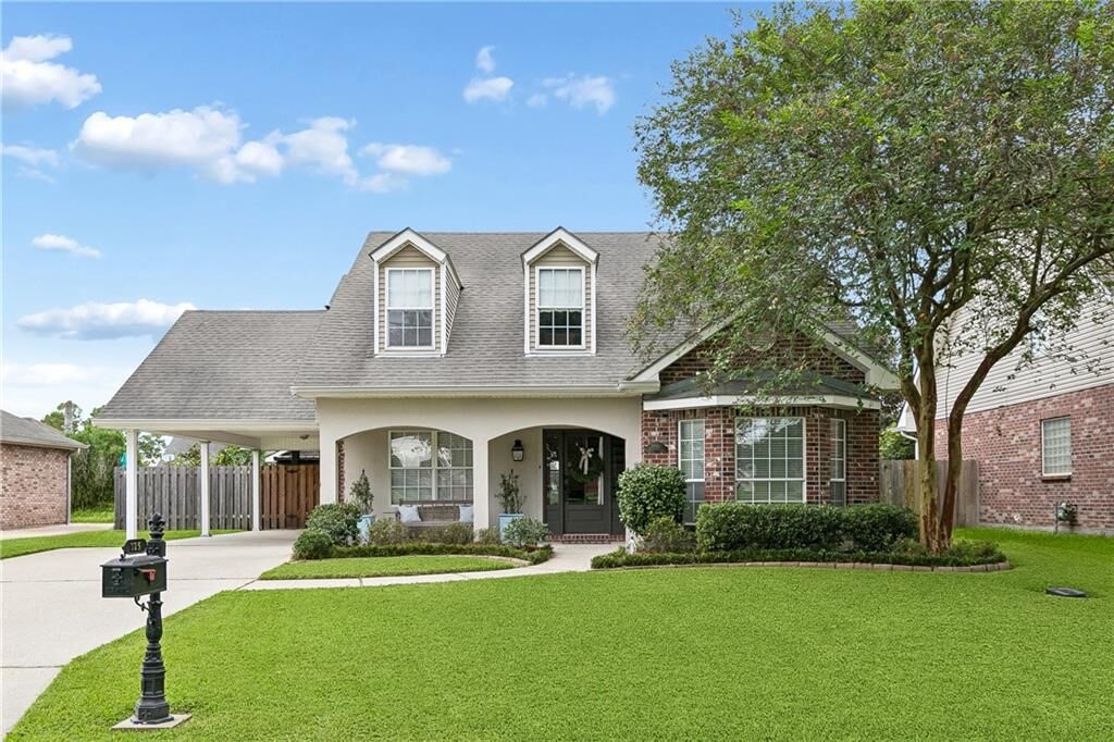 Property Photo:  725 Cazalard Street  LA 70037 