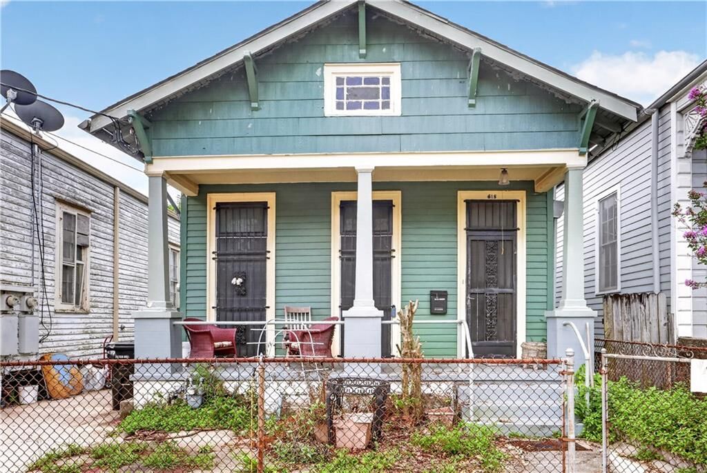 Property Photo:  616 2nd Street  LA 70130 