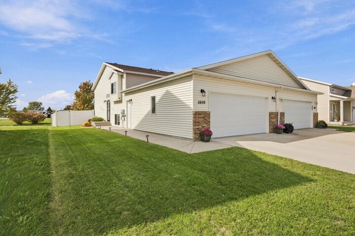 Property Photo:  2809 Umber Court S  ND 58104 