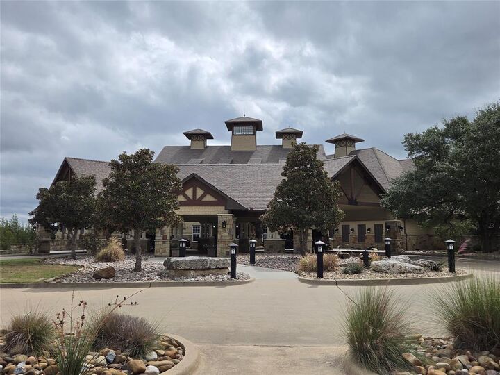 Property Photo: 8200 E Dalmahoy Court TX 76033