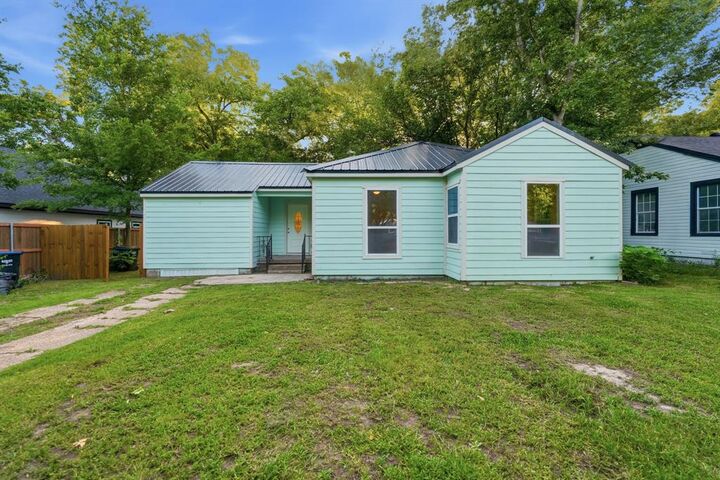 Property Photo:  1103 Bell Drive  TX 75401 