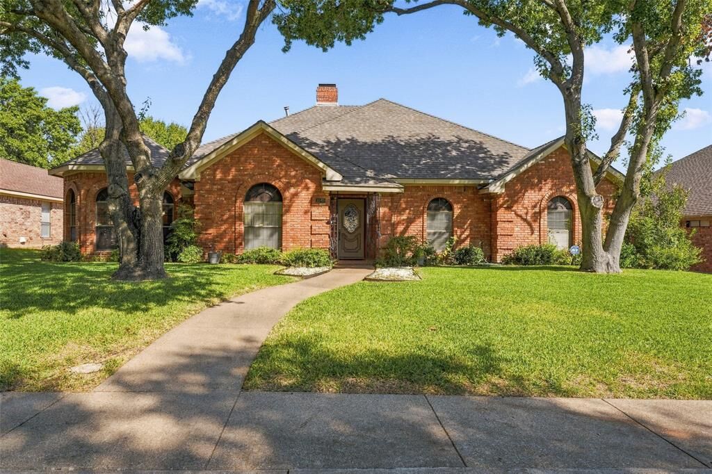 Property Photo: 1525 Nettleton Drive TX 75115