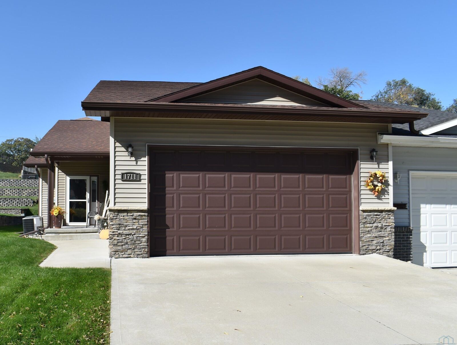 Property Photo: 1711 S Saint Aubin St IA 51106