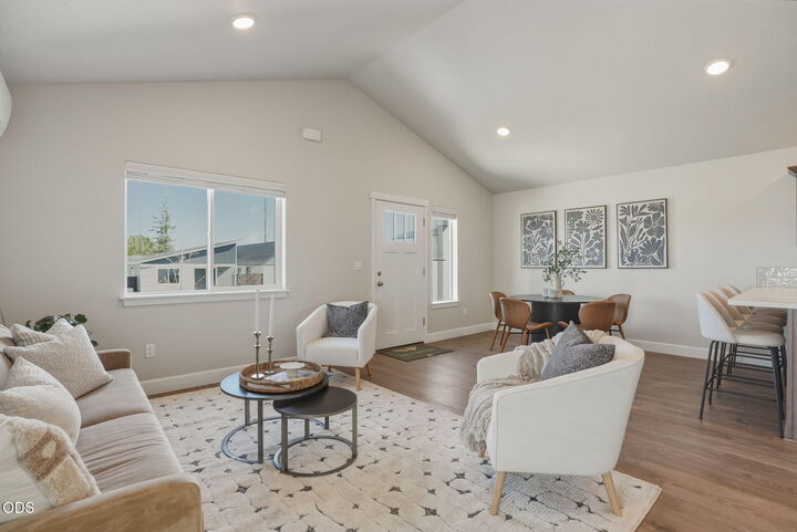 Property Photo: 3996 SW Obsidian Place 138 OR 97756
