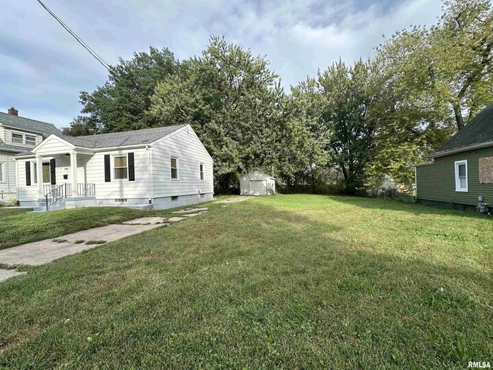 Property Photo: 1612 S Arago Street IL 61605