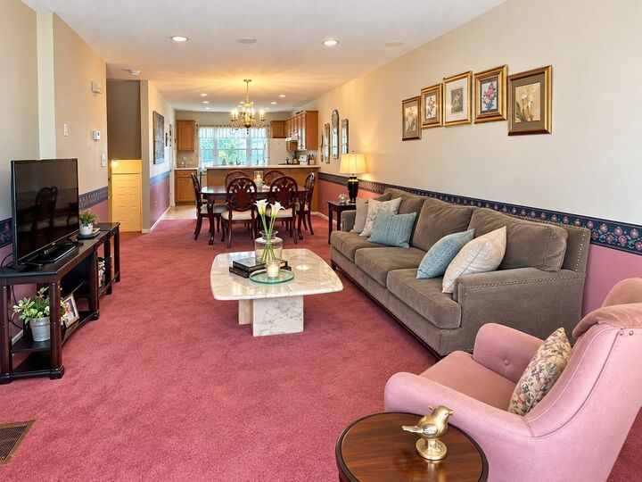 Property Photo:  8 Castlegate Dr 8  MA 01129 