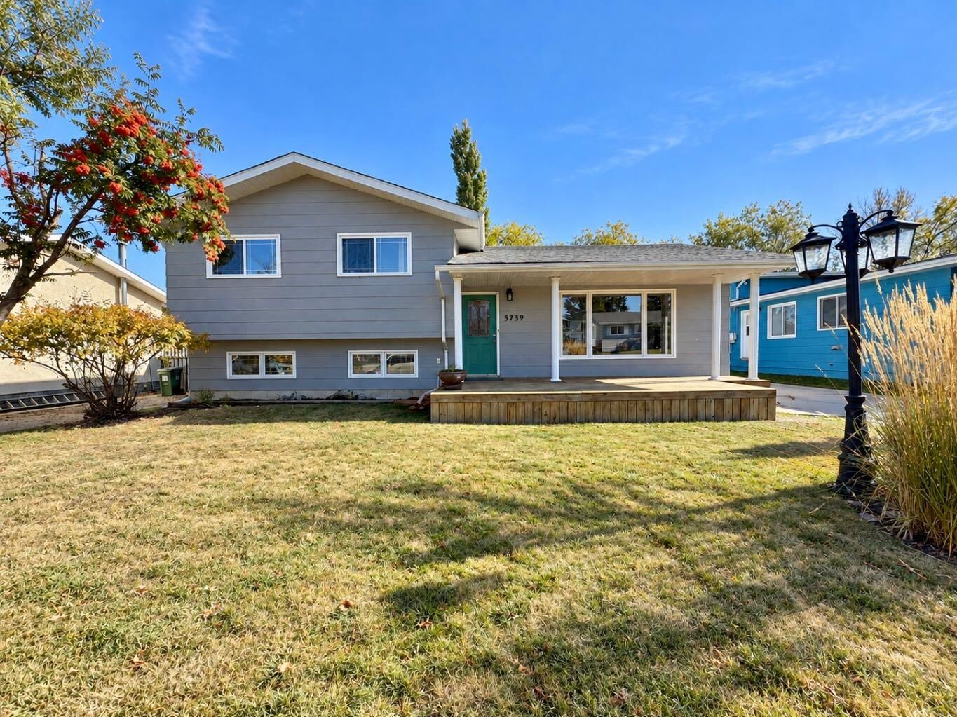 Property Photo:  5739 55 Street  AB T4T 1J7 
