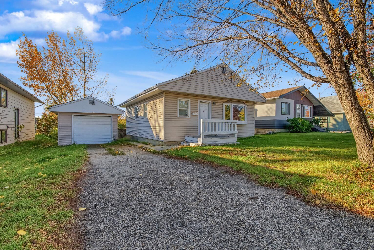 Property Photo:  9319 108 Avenue  AB T8V 1M6 