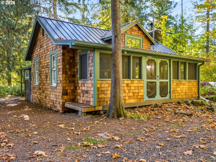 Property Photo: 21820 E Ez Ln OR 97049