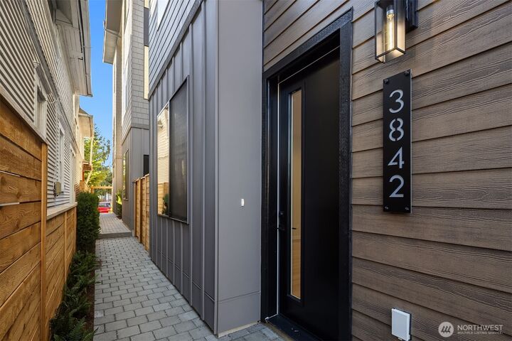 Property Photo: 3842 Linden Avenue N WA 98103