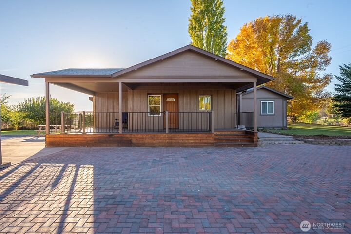 Property Photo: 603 NE Road 19 WA 98851