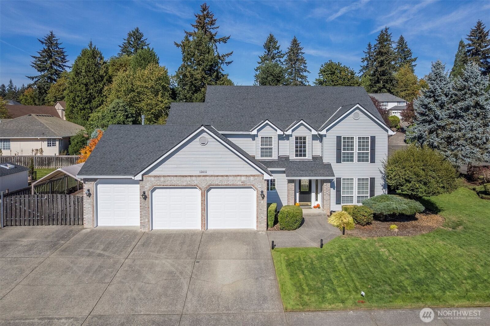Property Photo: 13410 SE 26th Circle WA 98683