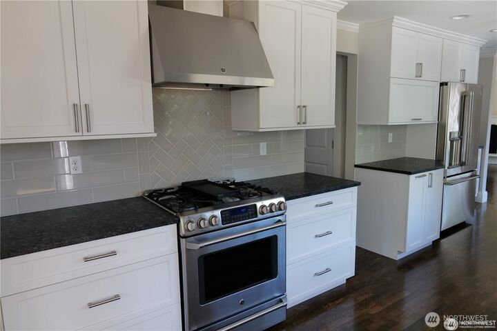 Property Photo: 11602 SE 49th Street WA 98006