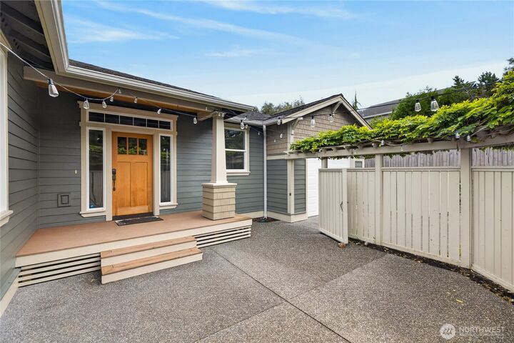 Property Photo:  2211  19th Street  WA 98221 