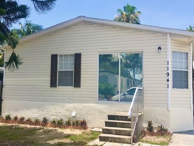 Property Photo:  11941 Watergate Circle  FL 33428 