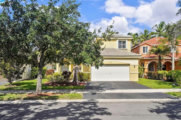 Property Photo: 1457 Banyan Way FL 33327