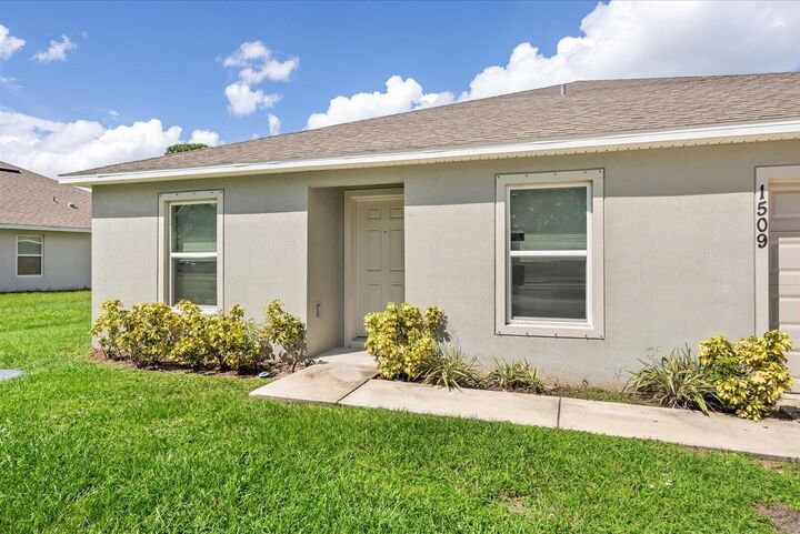 Property Photo:  1509 SW Bermel Avenue  FL 34953 