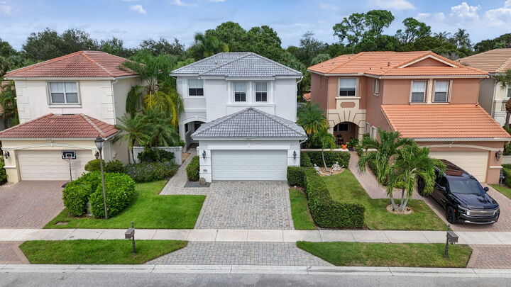 Property Photo: 207 Isle Verde Way FL 33418