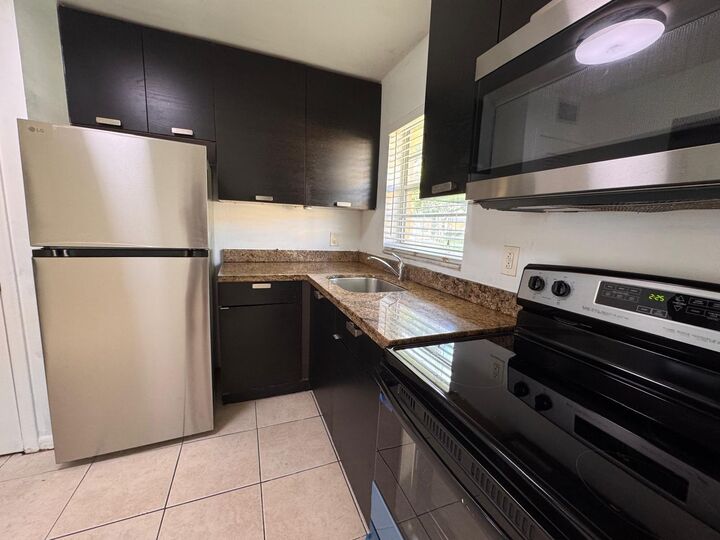 Property Photo: 5150 NE 6th Avenue 114 FL 33334
