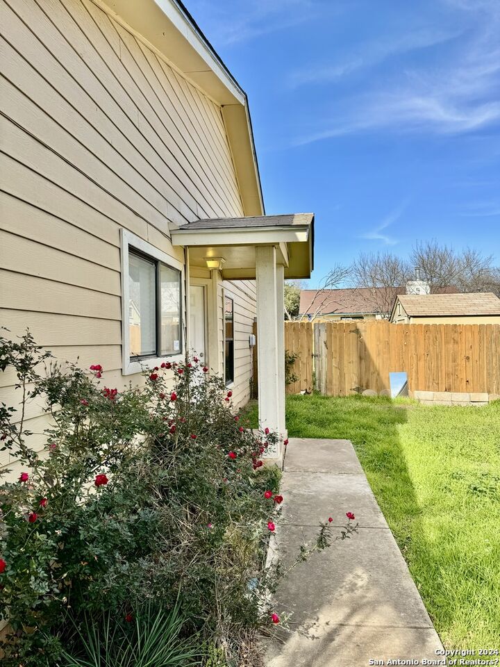 Property Photo: 9115 Valley Bend TX 78250
