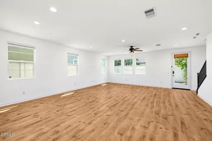 Property Photo:  17326 Parque Vanowen Way  CA 91406 