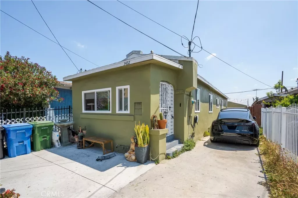 Property Photo: 3432 Arlington CA 90018