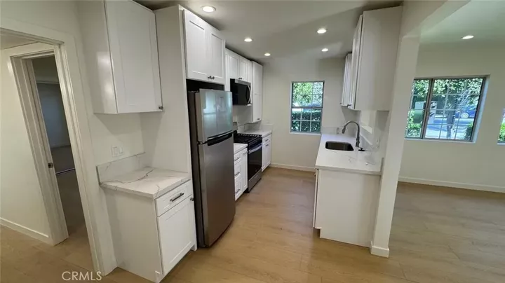 Property Photo:  712 W Doran Street 1  CA 91203 