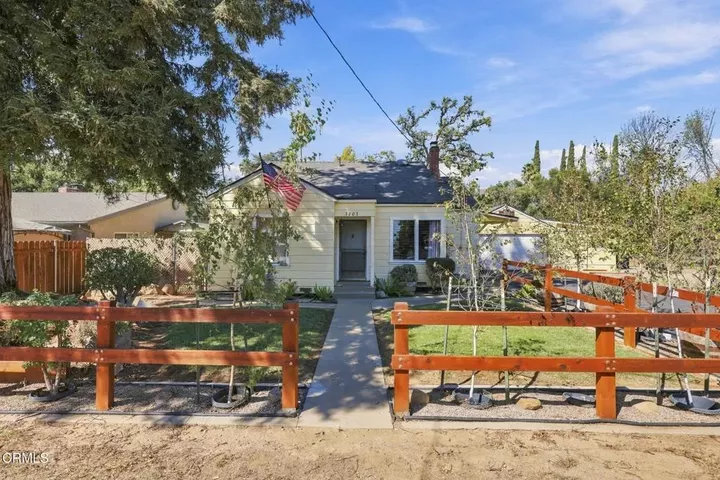 Property Photo:  1303 Cruzero Street  CA 93023 