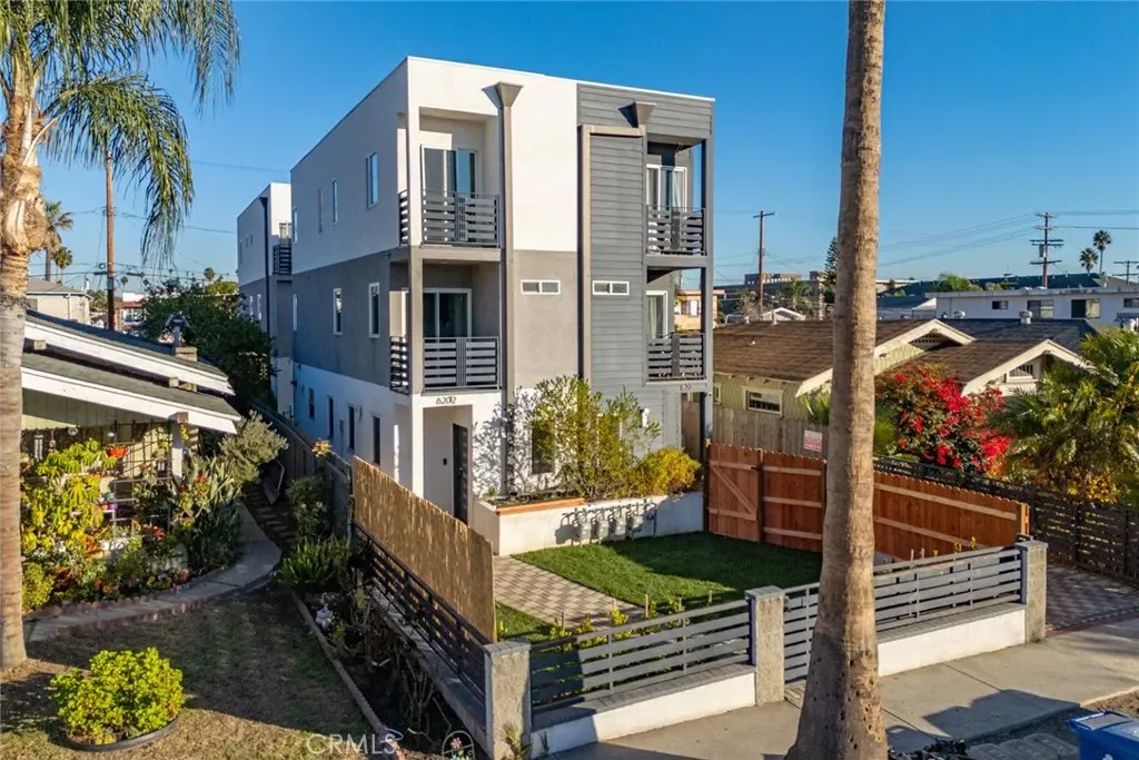 Property Photo:  622 N Serrano Avenue  CA 90004 
