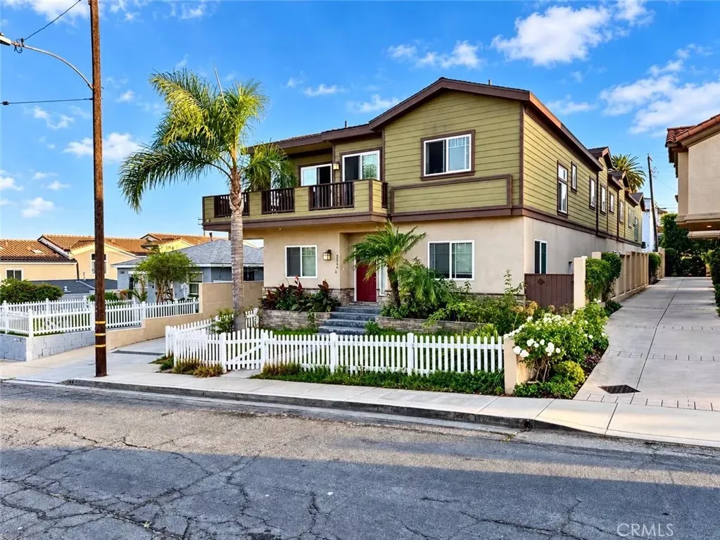 Property Photo: 2516 Gates CA 90278