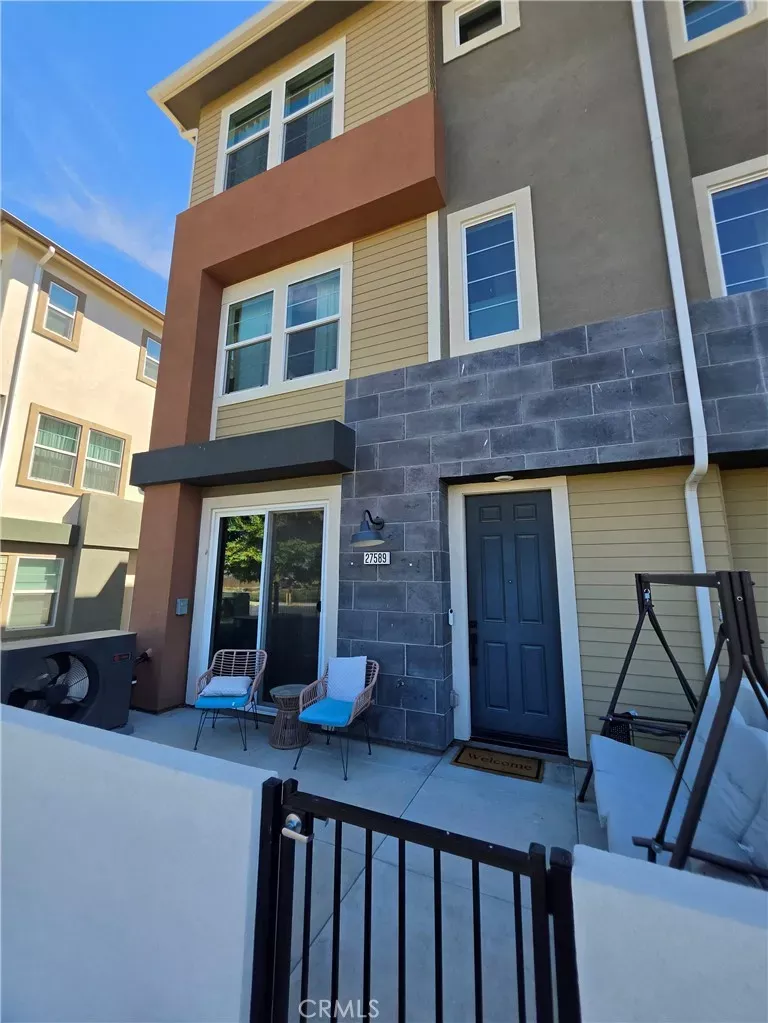 Property Photo: 27589 Sanctuary Court CA 91381
