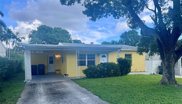 Property Photo:  1530 N 17th Ave N  FL 33460 