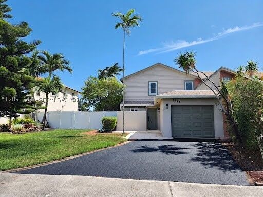 Property Photo: 3124 Spanish Trl FL 33483