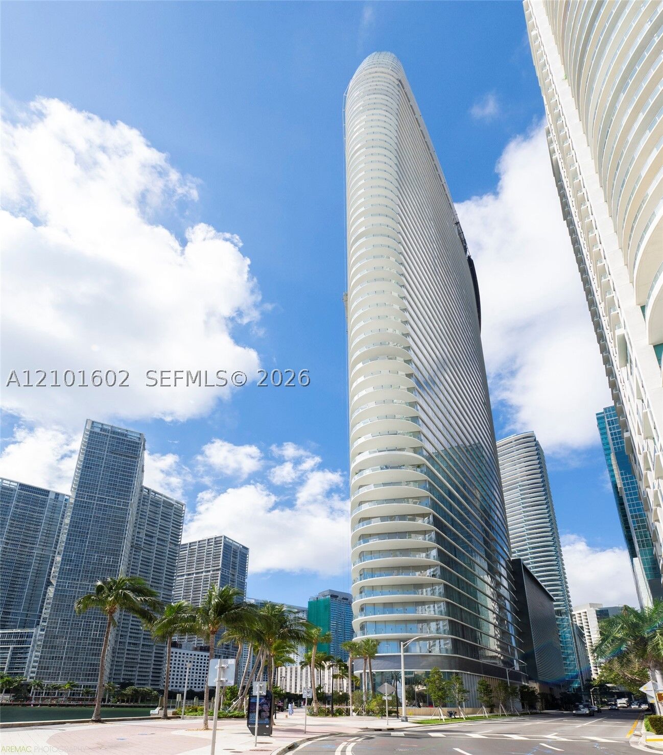 Property Photo: 300 Biscayne Boulevard Way 1205C FL 33131