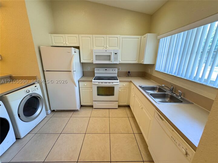 Property Photo:  3942 SW 48th Ave  FL 33023 