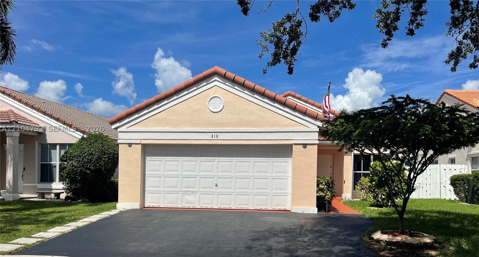 Property Photo:  816 Sand Creek Cir 816  FL 33327 