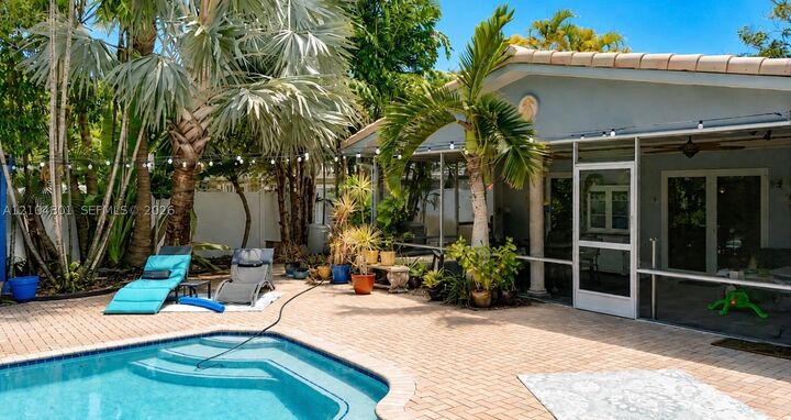 Property Photo:  2400 NE 5th Ave  FL 33305 