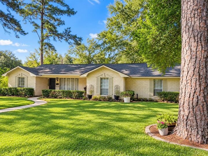 Property Photo:  601 Apple Blossom  TX 75979 
