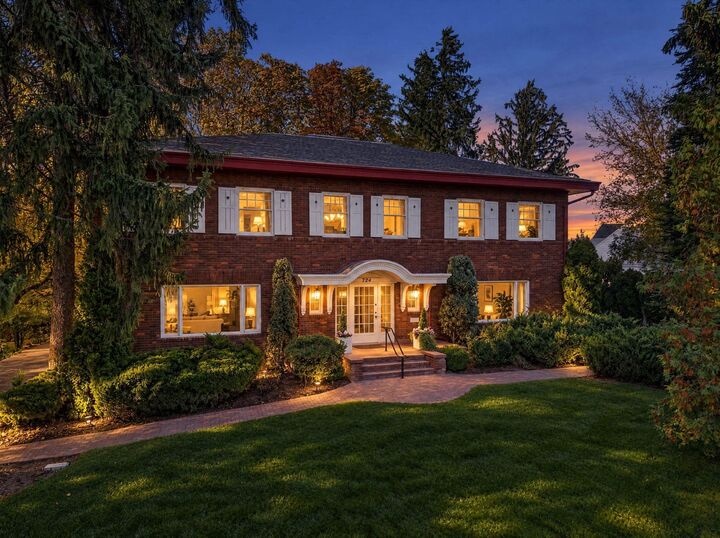 Property Photo:  724 W Cliff Dr  WA 99204 