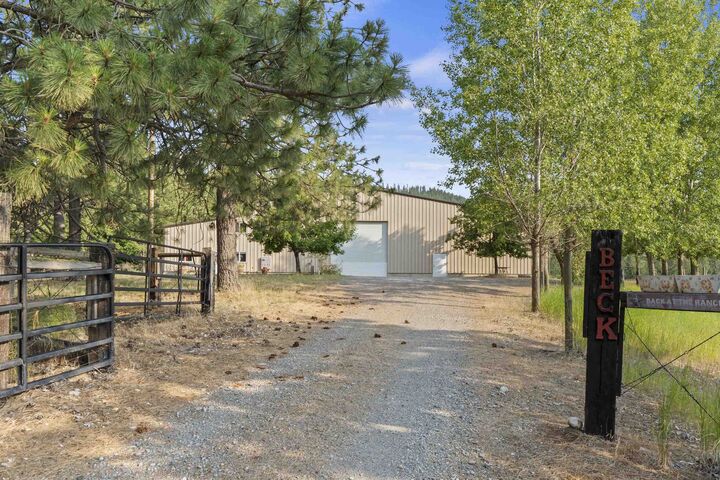Property Photo: 10718 S Mica Vista Ln Ln WA 99023