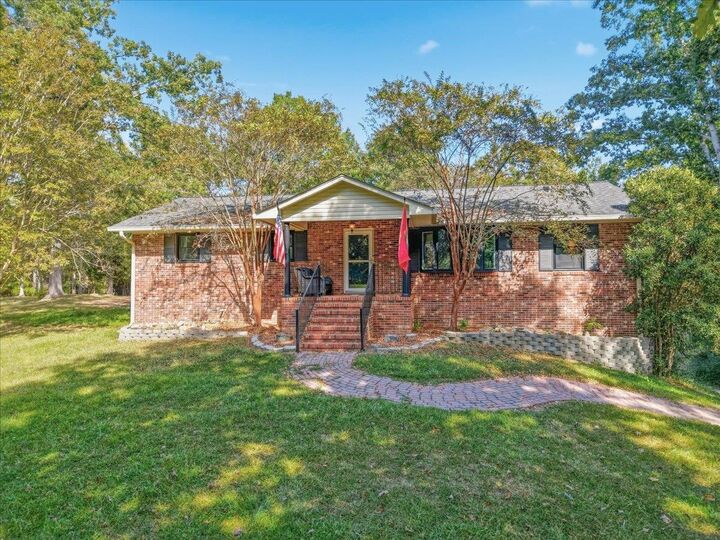 Property Photo: 305 Stewart Road SC 29306