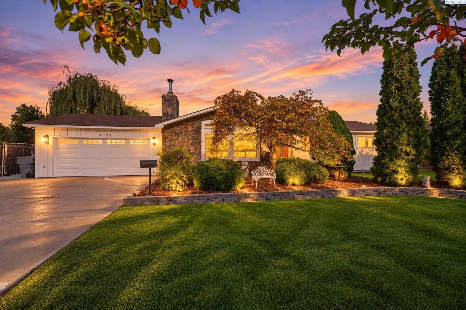 Property Photo:  1827 McMurray Ave  WA 99354 