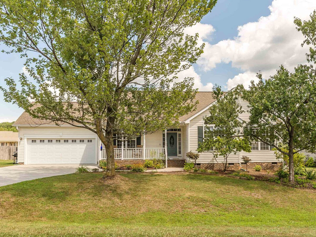Property Photo:  75 Glen Oaks Drive  NC 27596 