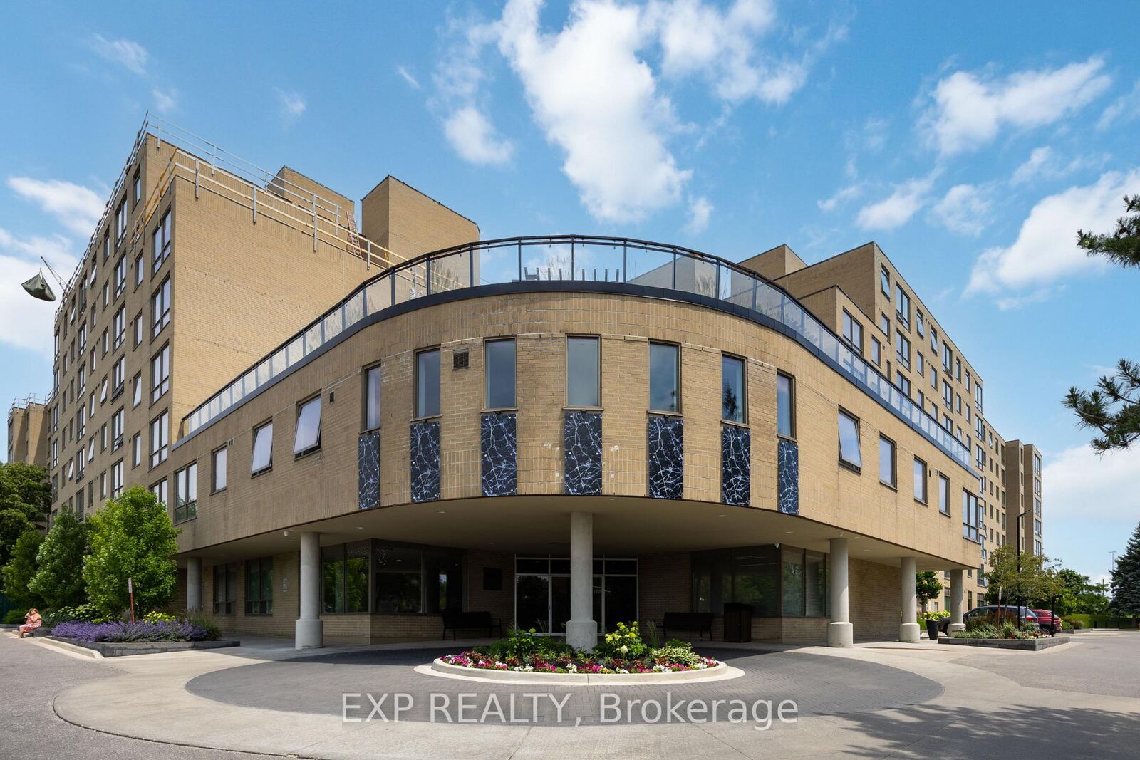 Property Photo: 326 Major Mackenzie Drive E 716 ON L4C 8T4