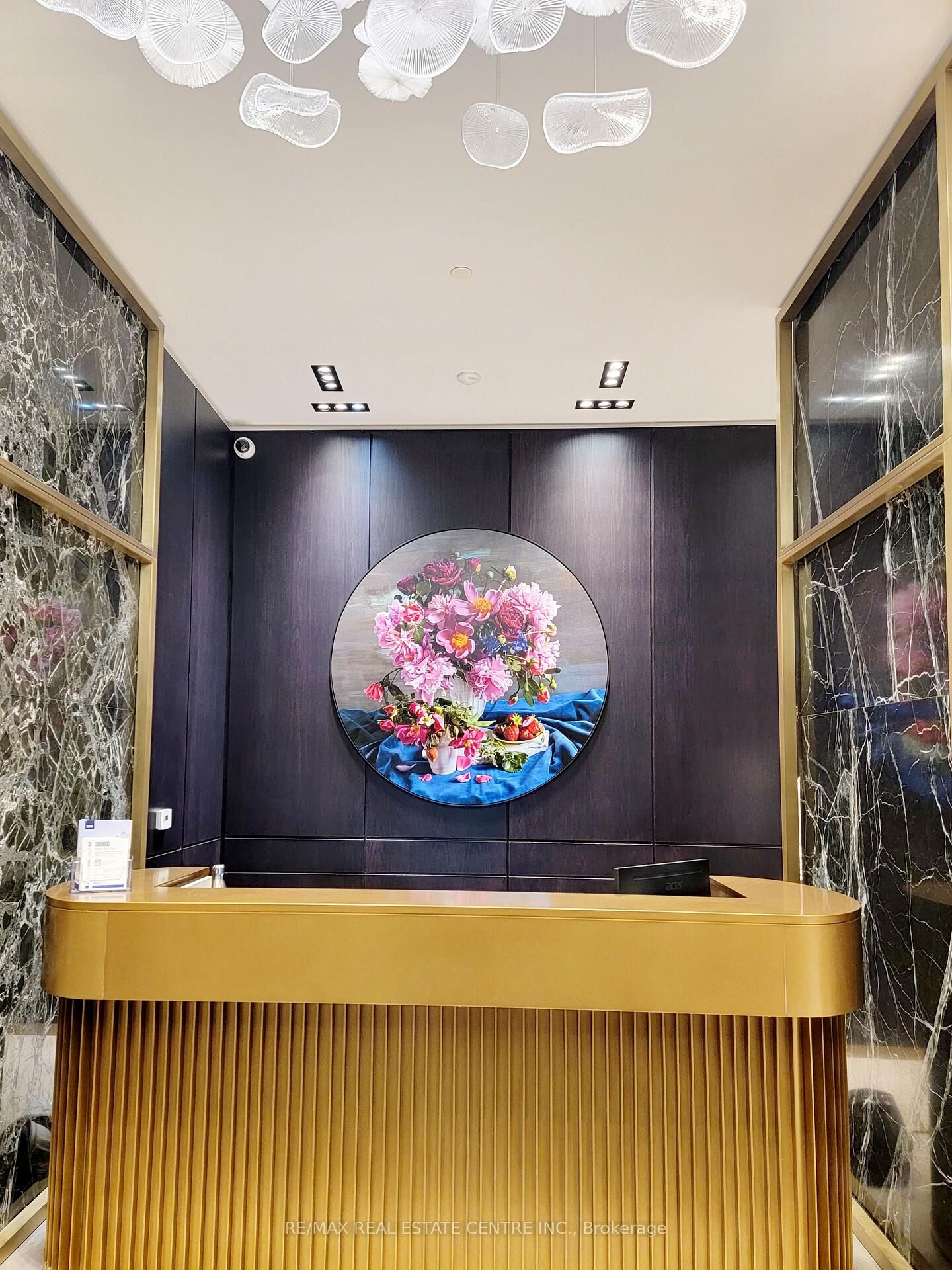 Property Photo:  771 Yonge Street 2107  ON M4W 0B8 