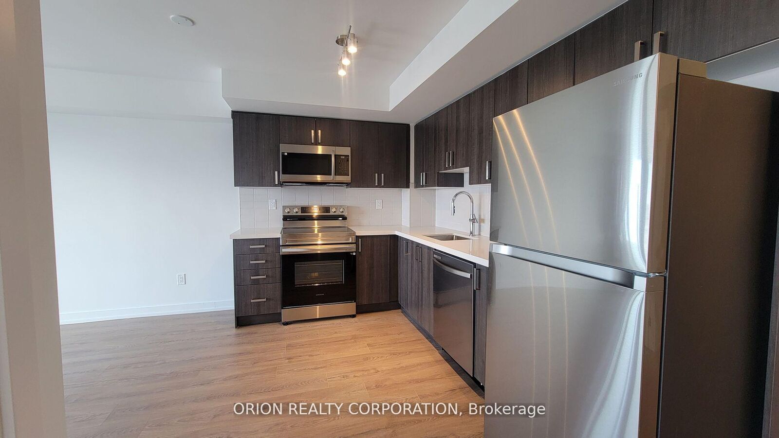 Property Photo: 1435 Celebration Drive 1111 ON L1W 0C4
