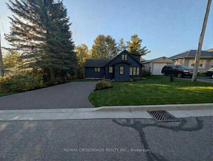 Property Photo:  261 Lakeview Boulevard  ON L4P 2Y4 