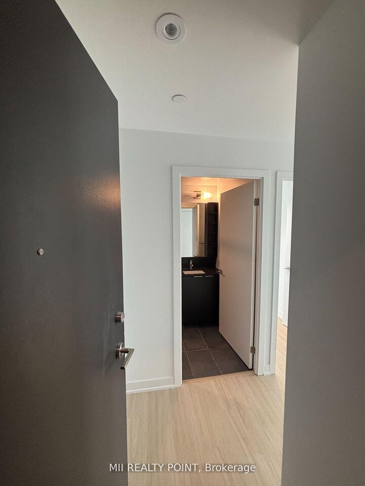 Property Photo:  8 Wellesley Street W Lph07  ON M4Y 0G7 